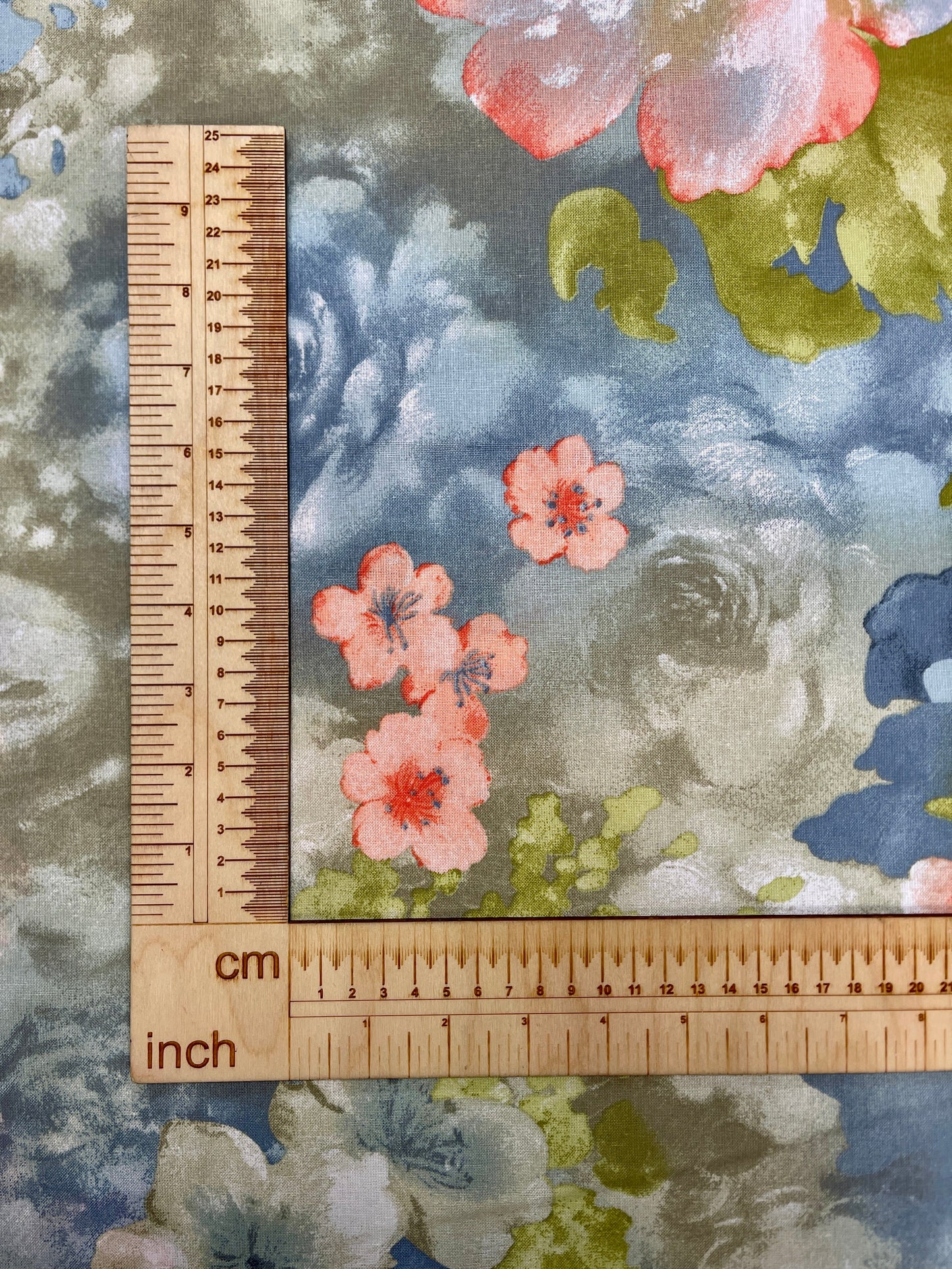 100% Kokvilnas audums - gleznotā pļava 220cm 146 g/m²