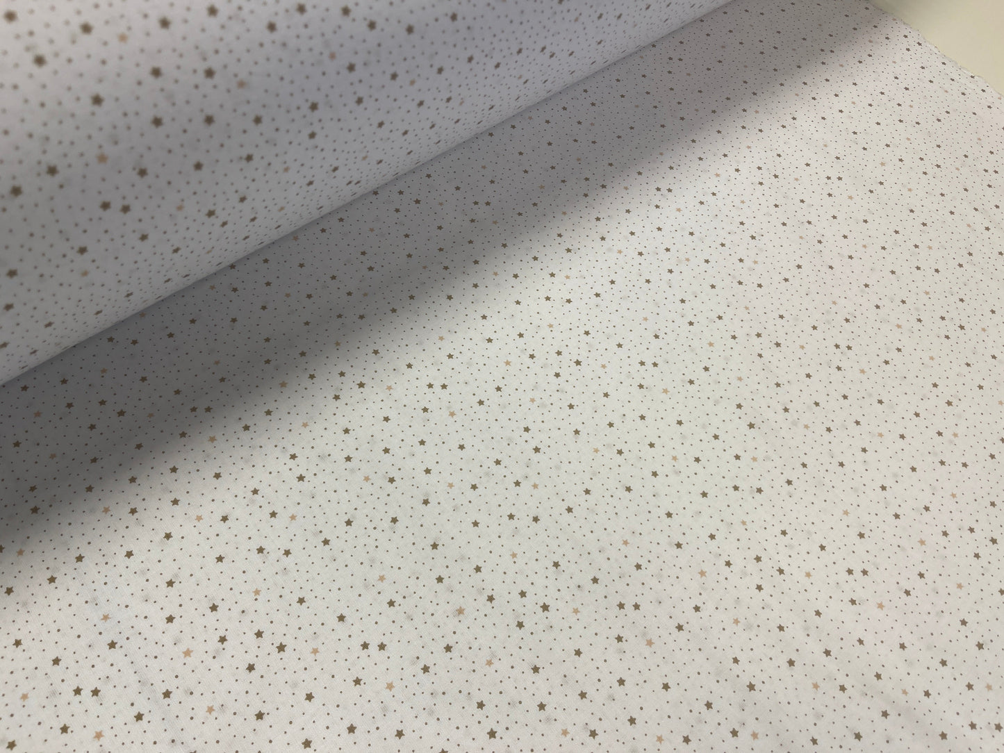 100% Kokvilnas audums - mazas zvaigznītes 125 g/m²