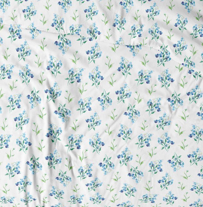 Tissu 100 % coton à myosotis, 125 g/m² – disponible chez Šarlotes audumi