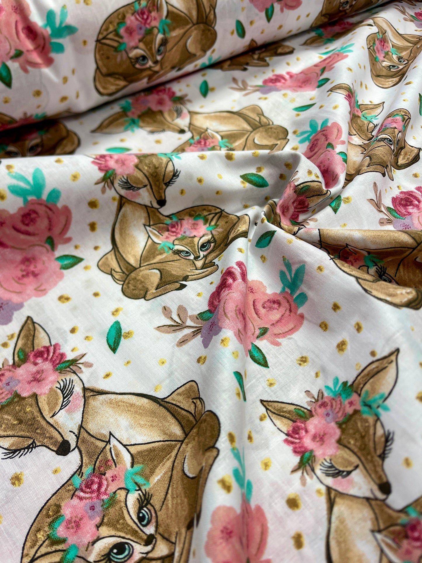 100% Kokvilnas audums - stirniņas ziedos 125 g/m²