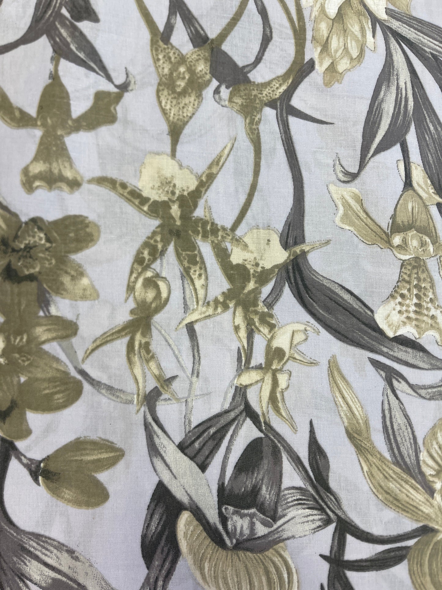 100% Kokvilnas audums - ziedu motīvs pelēka 125 g/m²