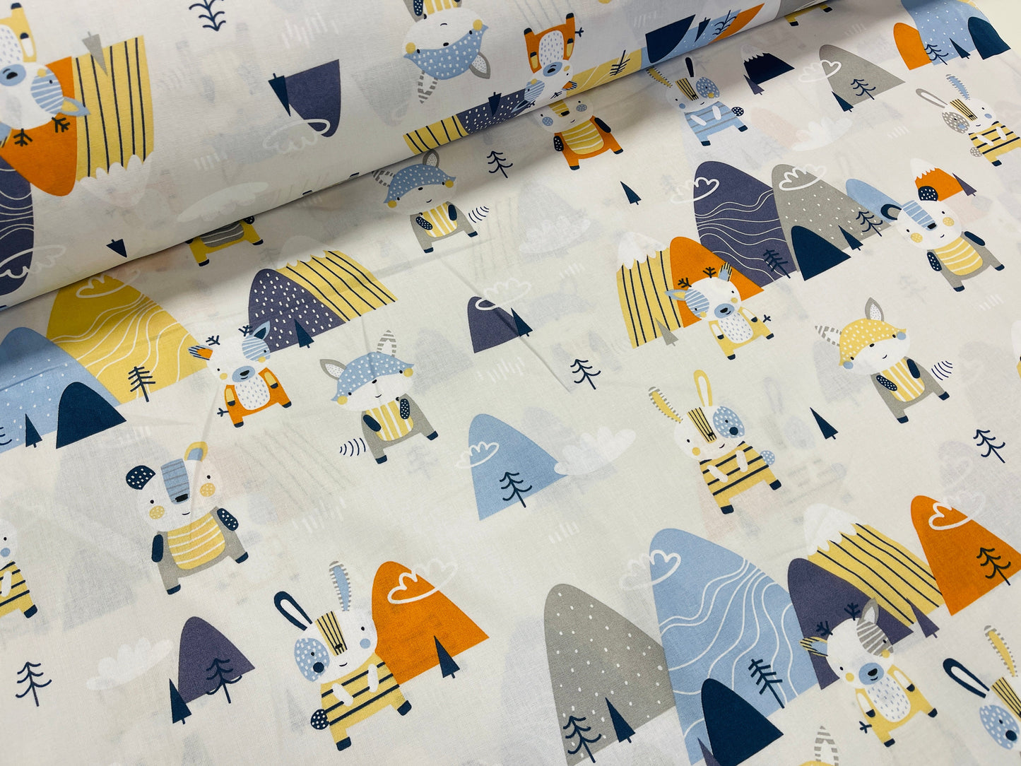 100% Kokvilnas audums - zvēri kalnos 125 g/m²