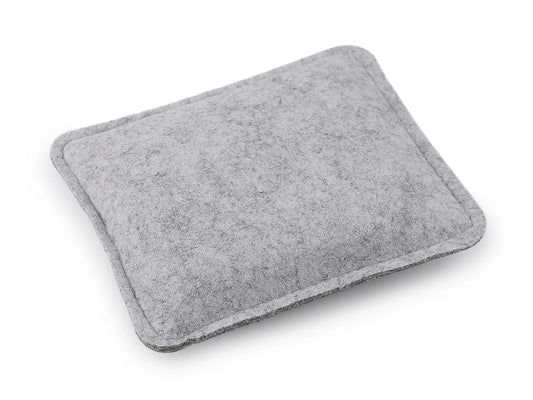 Bild mit Filzunterlage Felting Pad – erhältlich bei Šarlotes audumi
