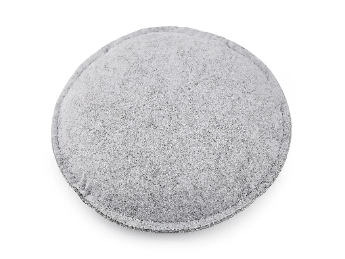 Bild mit Filzunterlage Felting Pad – erhältlich bei Šarlotes audumi