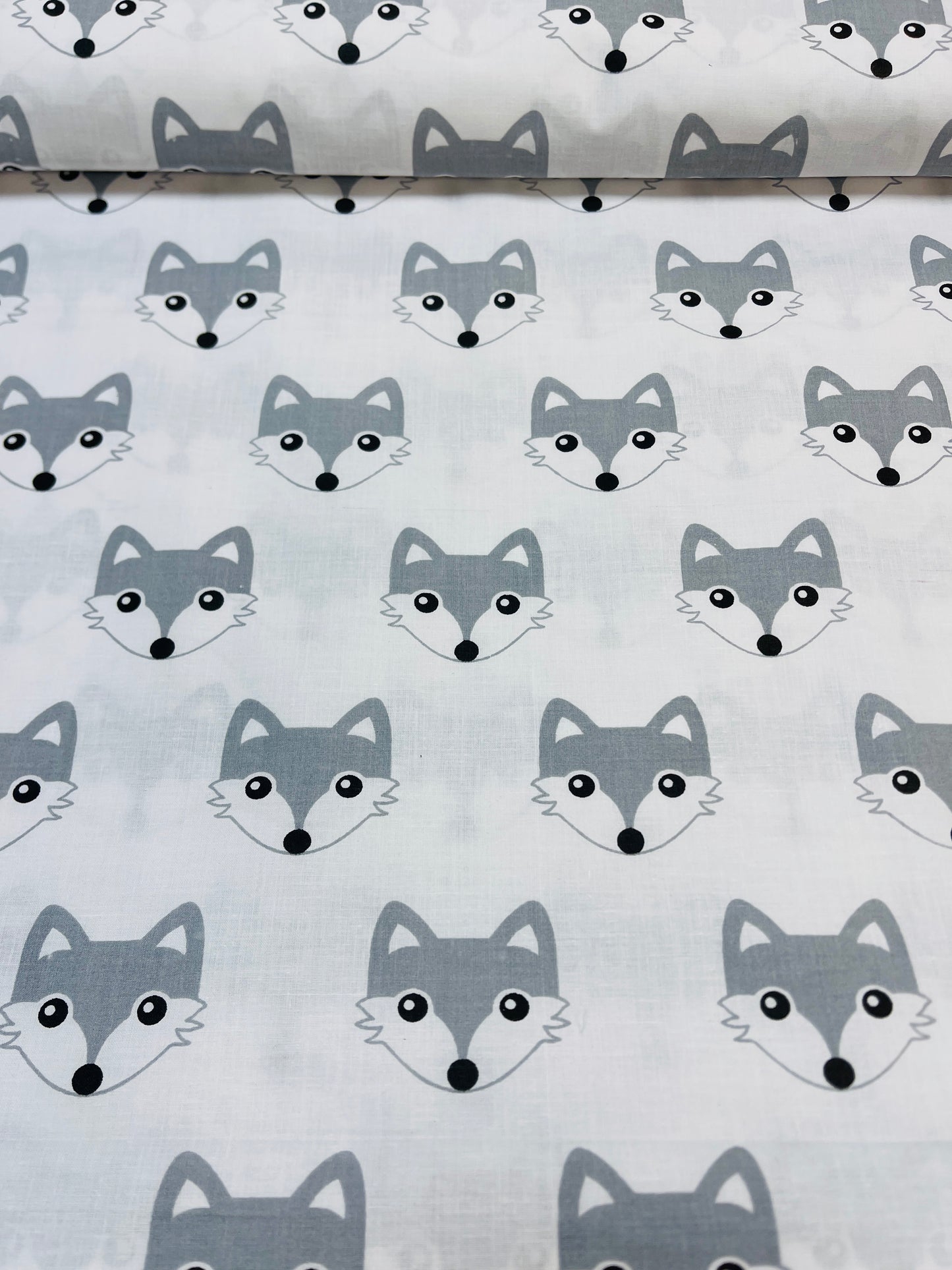 100% Kokvilnas audums-vilki 125 g/m²