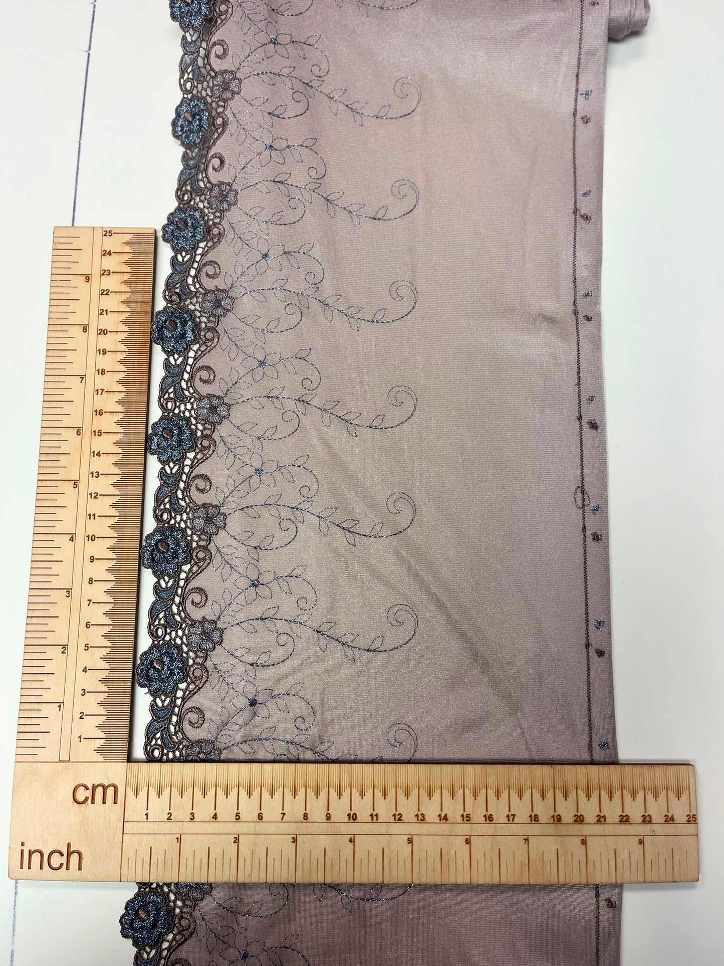 Izšūta mežģīne 22 cm-brūna ar sudrabu
