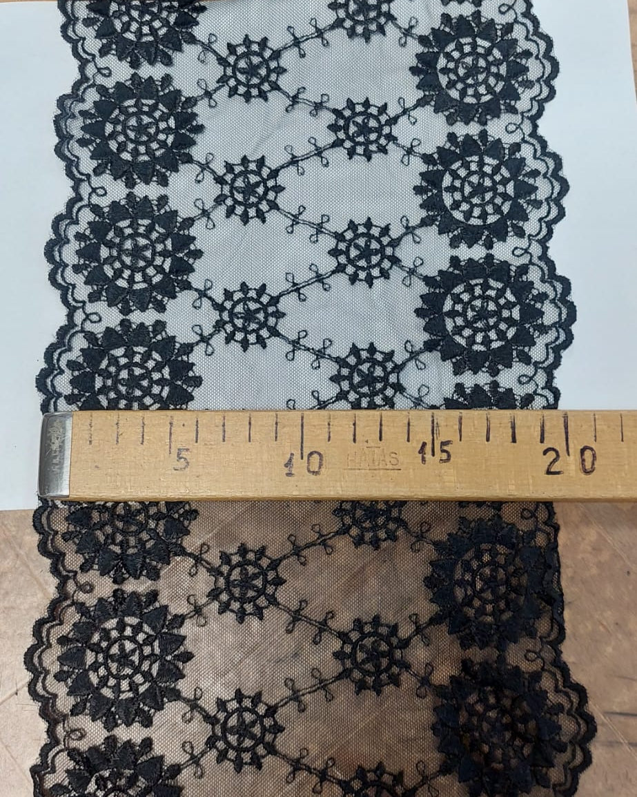 Izšūta mežģīne 20 cm-Ogles melns