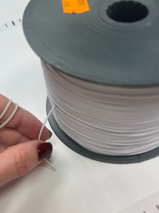 Bild mit runder Gummikordel 1 mm – weiß – online bei Šarlotes audumi erhältlich