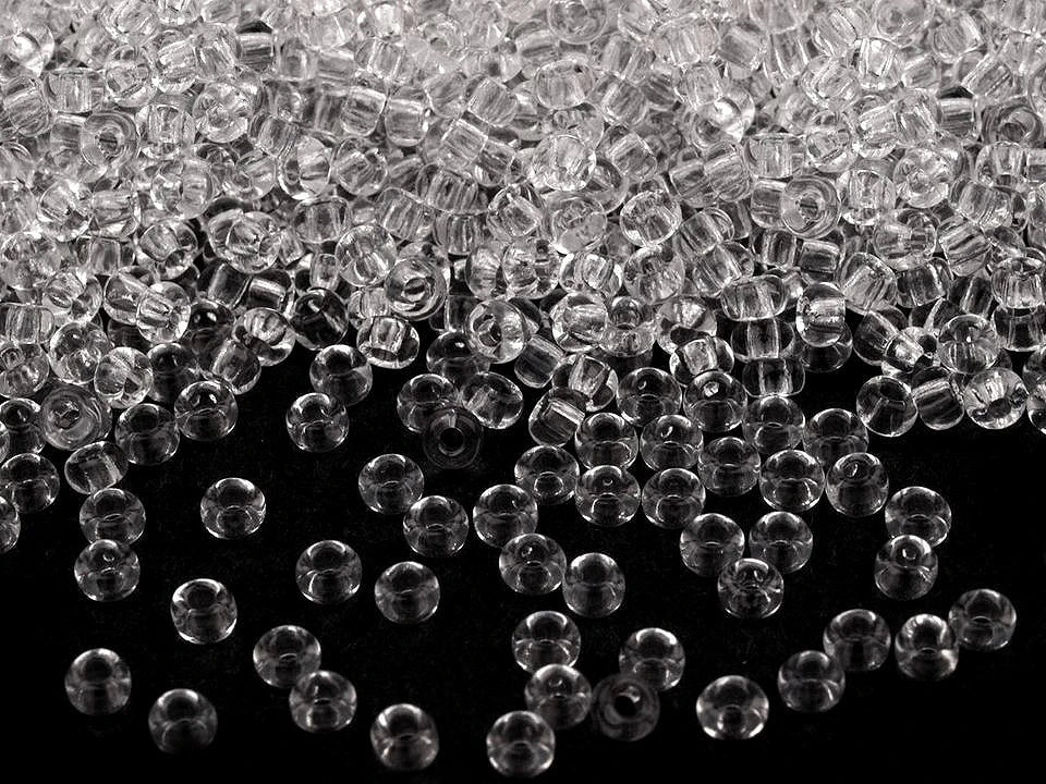 Image avec perles en verre tchèque Preciosa 4.5 mm 20 g | nuances variées – disponible chez Šarlotes audumi