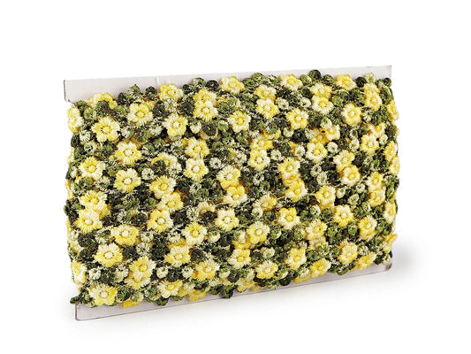 Bild von dekorativem besticktem Band mit 3D-Blumen – 20 mm – online bei Šarlotes audumi erhältlich