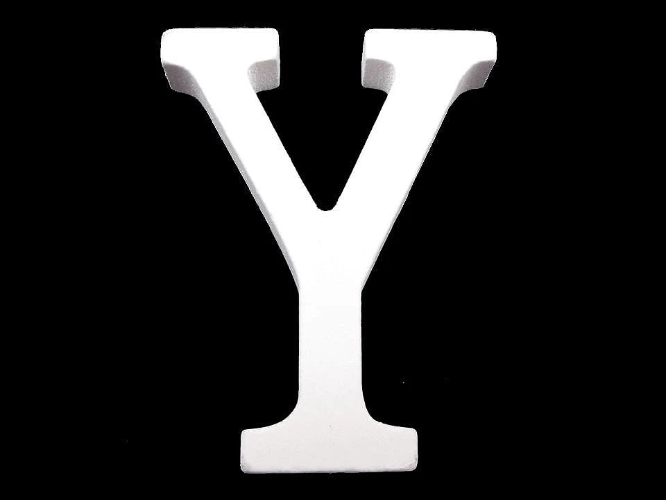 Image avec une lettre décorative en bois 3D, blanche – disponible en ligne chez Šarlotes audumi