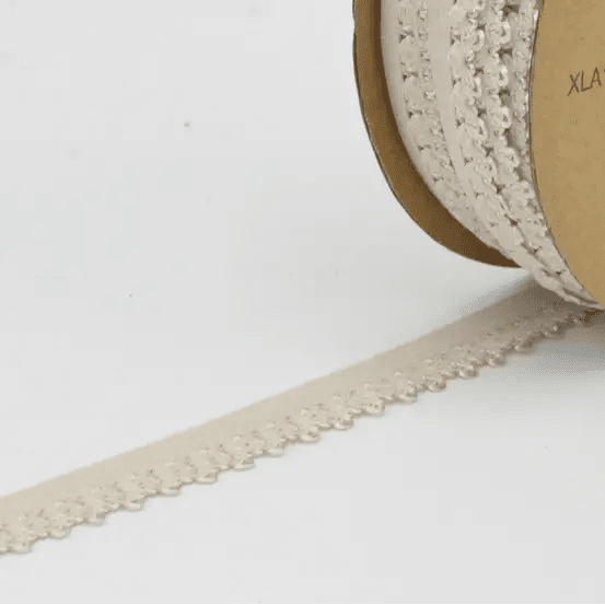 Attēls ar Elastīga gumija, mežģīne 1,3 cm - gaiši bēša – pieejams Šarlotes audumi