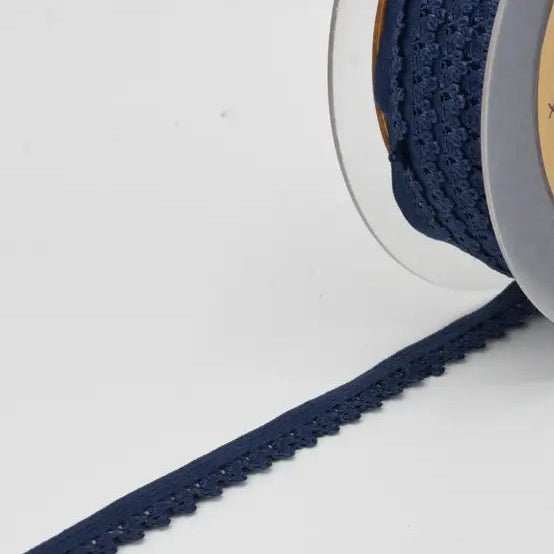 Attēls ar Elastīga gumija, mežģīne 1,3 cm - tumši zila – pieejams Šarlotes audumi