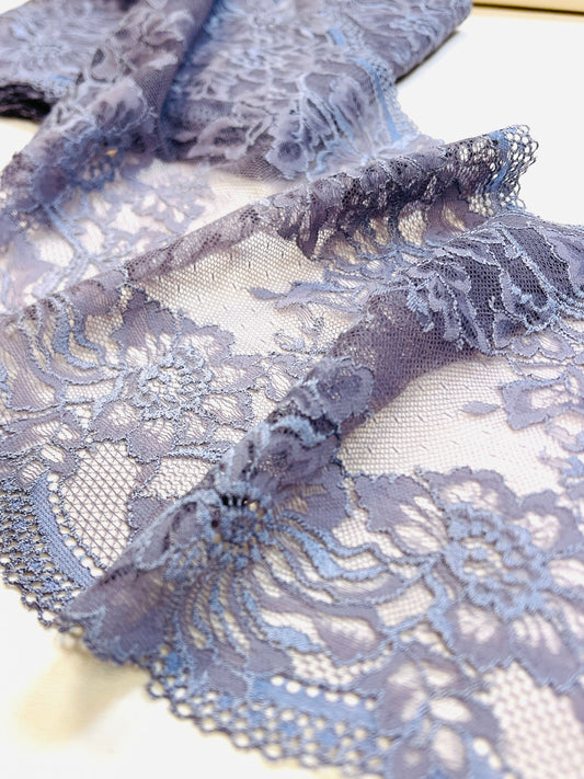 Attēls ar Elastīgā mežģīne 20 cm - dūmakaini lillā – pieejams Šarlotes audumi