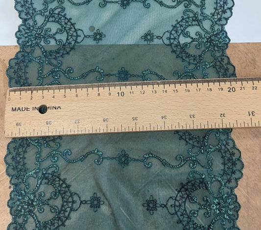 Image with elastic lace 20 cm-green – available at Šarlotes audumi