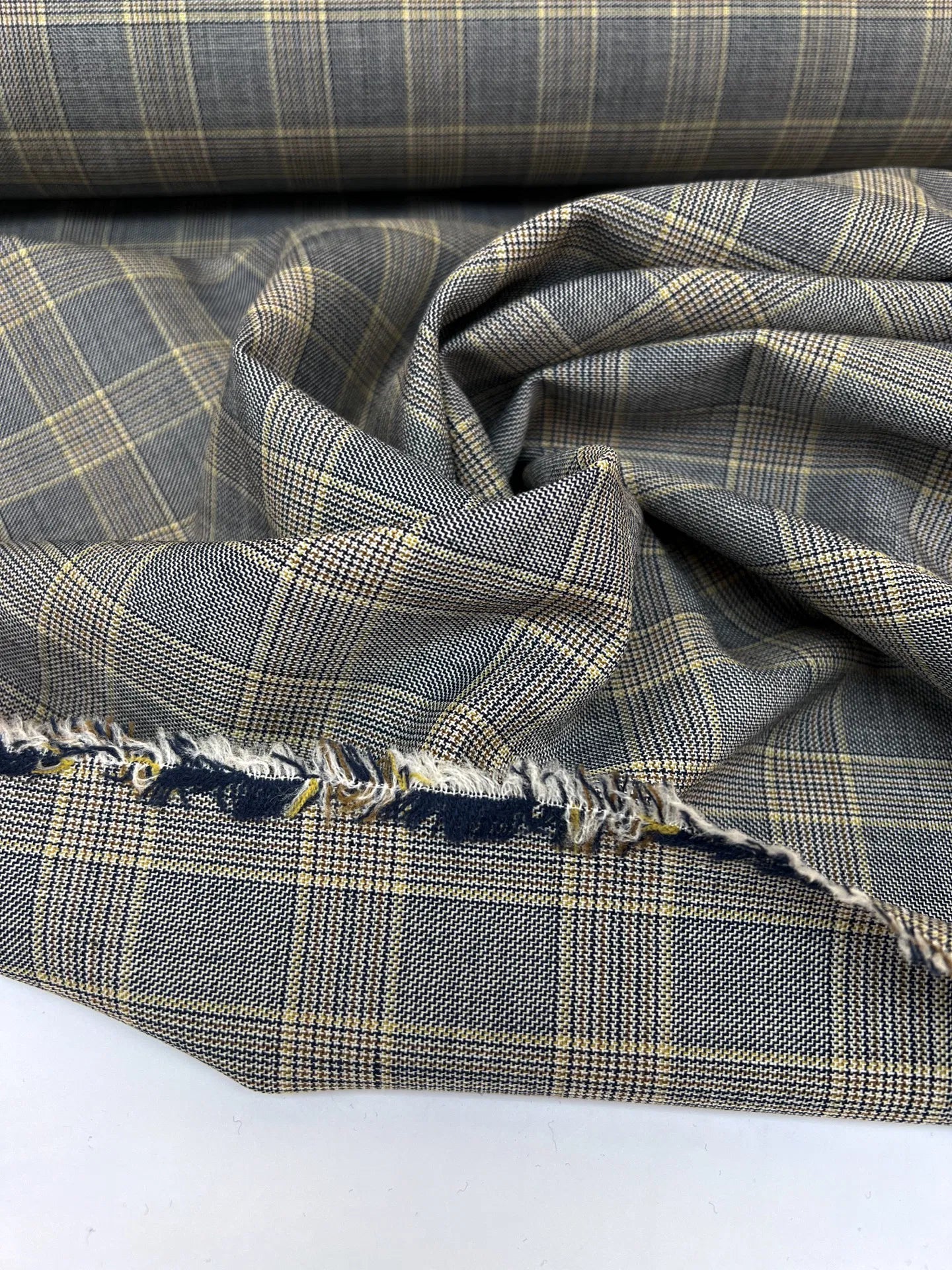 Itālijas tvīda kostīmaudums | 60% vilna | 39% kokvilna | 1% elastāns | 260 g/m² | 160 cm