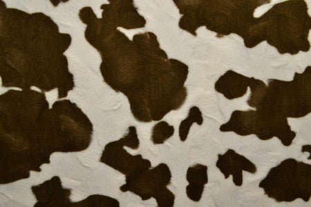 Bild mit Kunstpelz mit Kuhmuster – braun/weiß – online erhältlich bei Šarlotes audumi