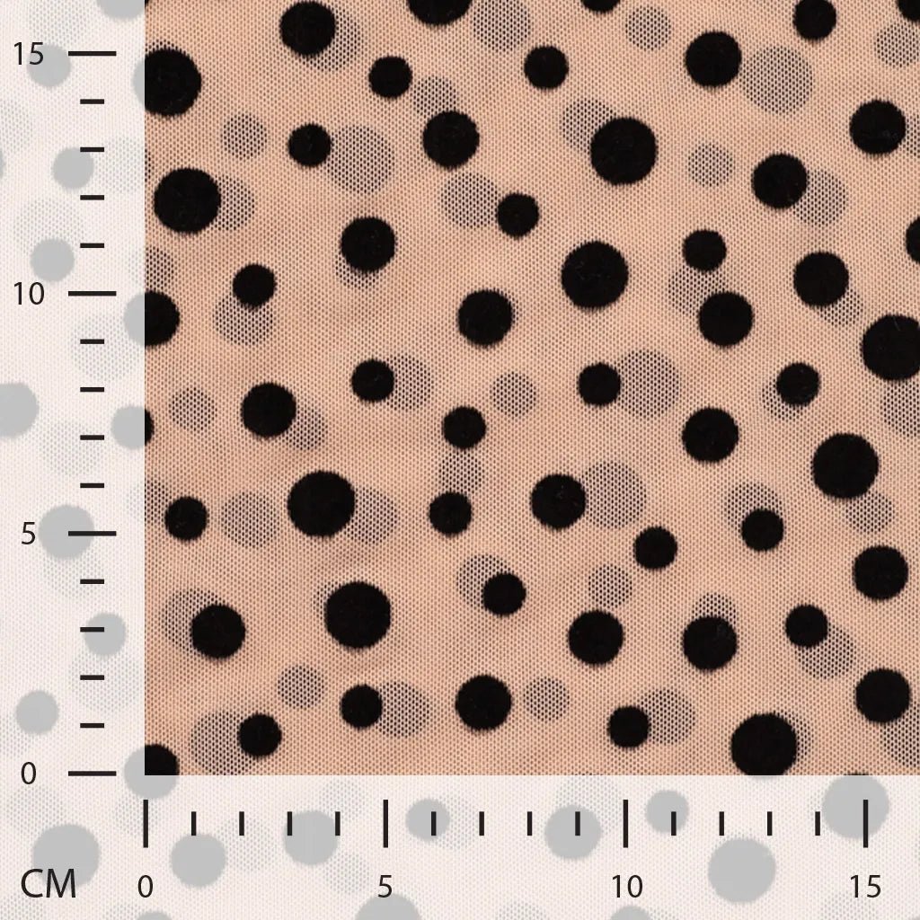 Mīksts tills(Mesh) ar samta pumpiņām - melnas pumpiņas uz bēša fona