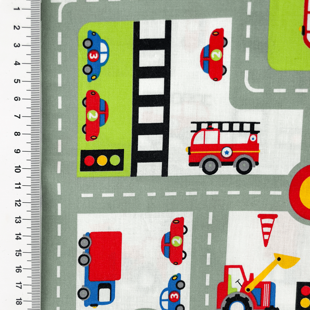 Attēls ar Premium 100% kokvilnas audums - mašīnas un ceļi 115 g/m² – pieejams Šarlotes audumi