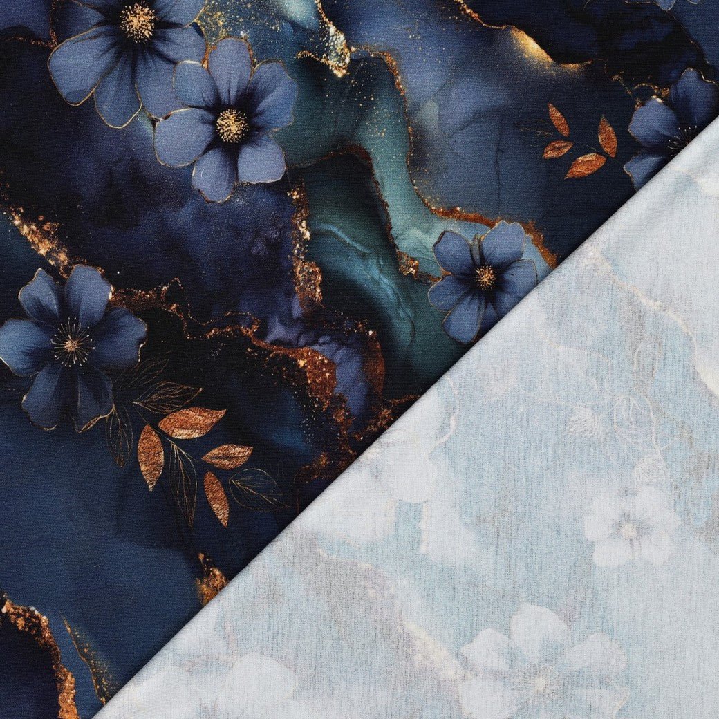 Bild mit Punto-di-Roma-Strickstoff mit blauem und goldenem Muster – online bei Šarlotes audumi erhältlich