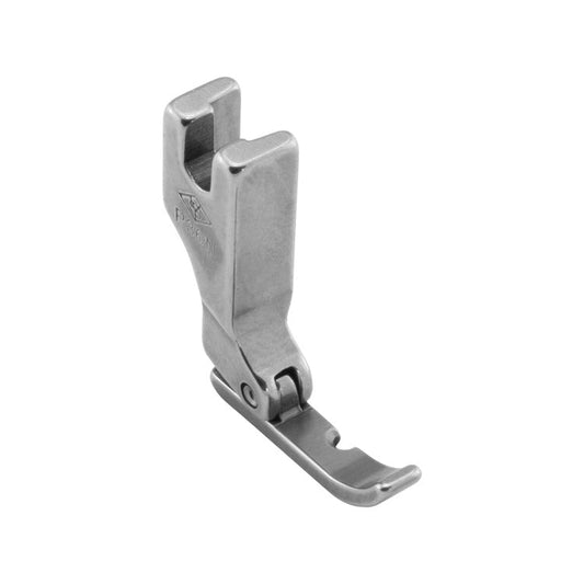 Attēls ar Rūpniecisko šujmašīnu pēdiņa - labā puse rāvējslēdzējiem, šaura – pieejams Šarlotes audumi