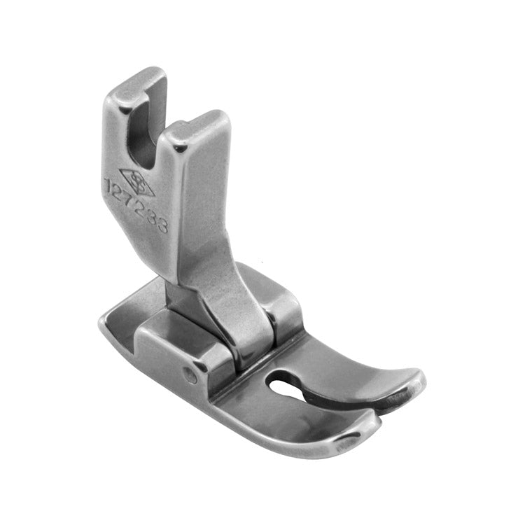 Image de pied-de-biche pour machine à coudre industrielle, pour point droit sur tissus épais – disponible chez Šarlotes audumi