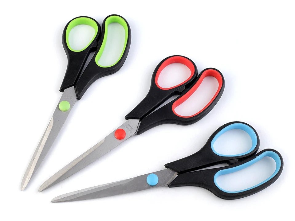 Image avec ✂️ Ciseaux 21 cm (couleurs variées) – disponible chez Šarlotes audumi