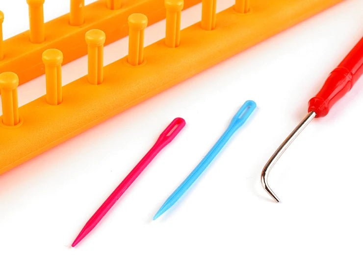 Image du kit de cadre de métier à tricoter (Knitting Loom) pour écharpes et bonnets – 5.2x36 cm – disponible chez Tissus de Charlotte