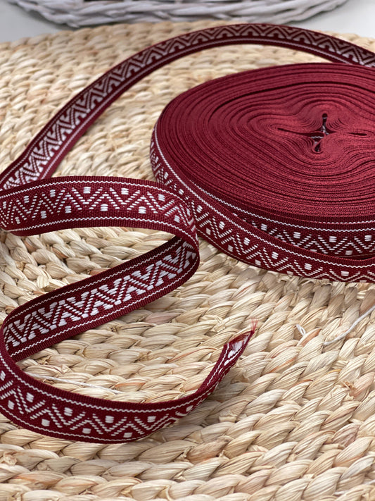 Tautiskā lente, josta 18 mm - bordo ar baltu rakstu - LV