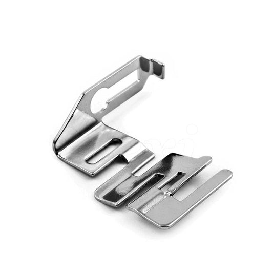 Šujmašīnas pēdiņa divu auduma malu sašūšanai