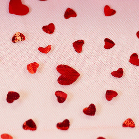 Tulle doux avec des cœurs rouges