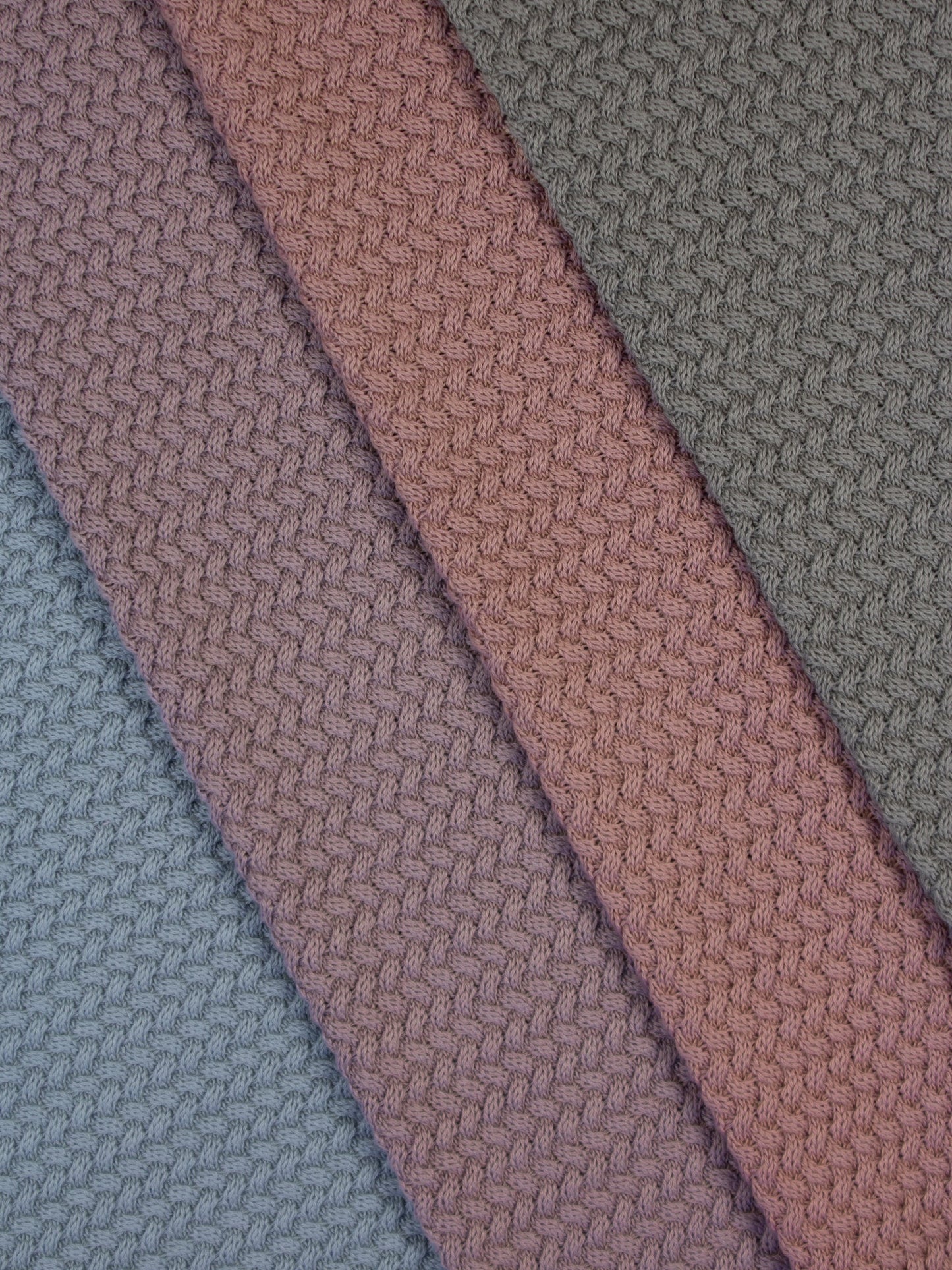 Attēls ar 100% kokvilnas adījums - dūmakaini lillā 525 g/m² – pieejams Šarlotes audumi