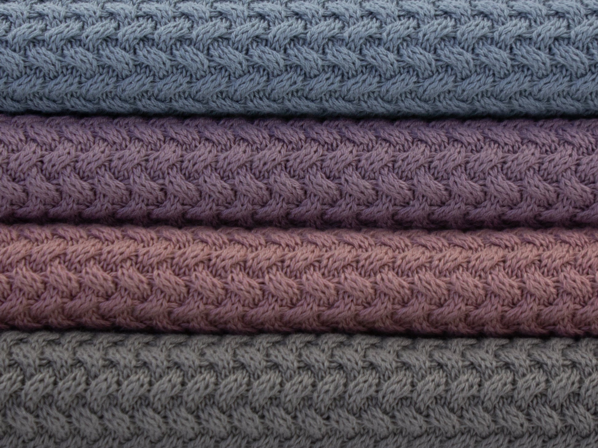 Attēls ar 100% kokvilnas adījums - dūmakaini lillā 525 g/m² – pieejams Šarlotes audumi