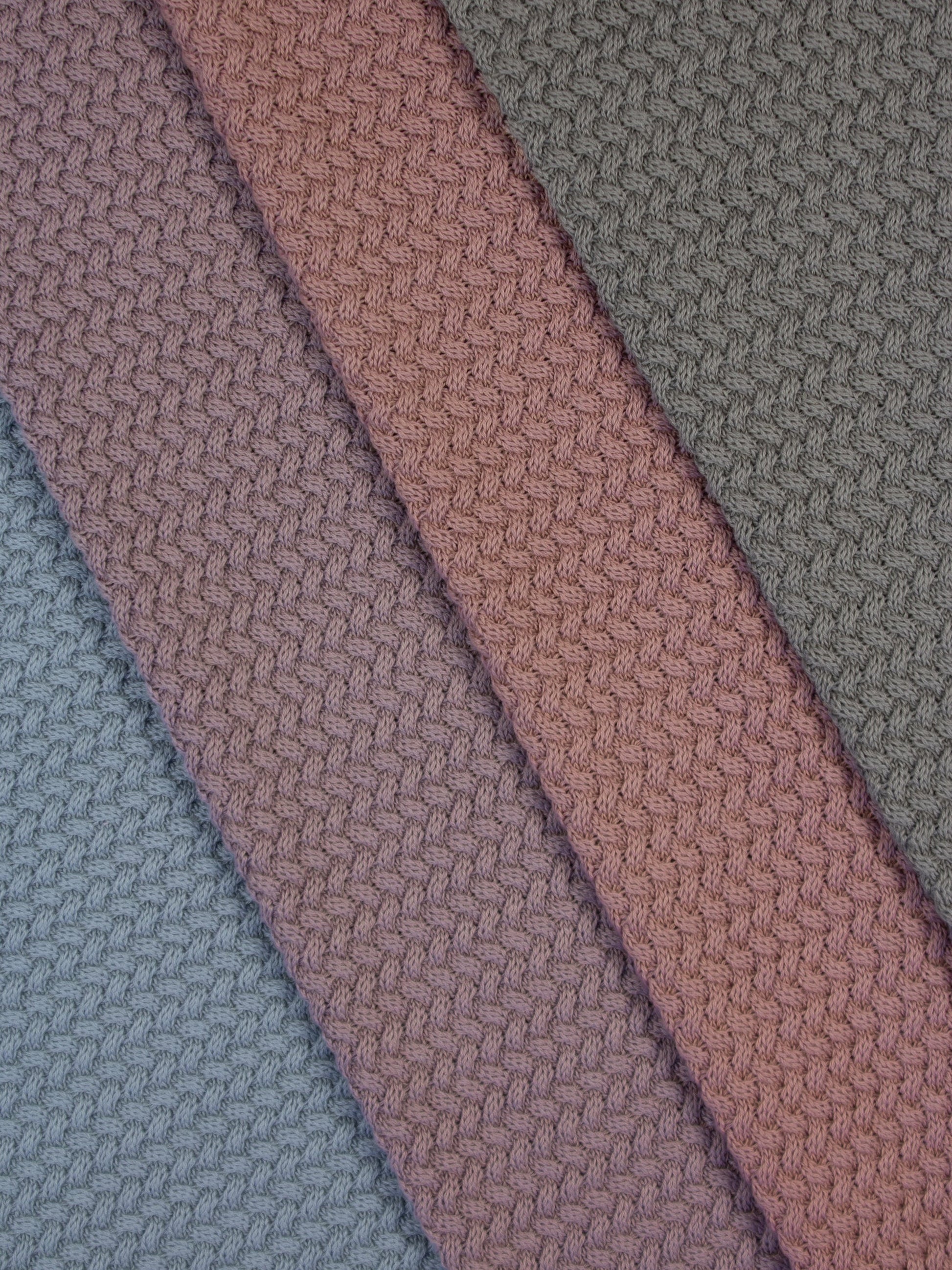 Attēls ar 100% kokvilnas adījums - rožu tonis 525 g/m² – pieejams Šarlotes audumi