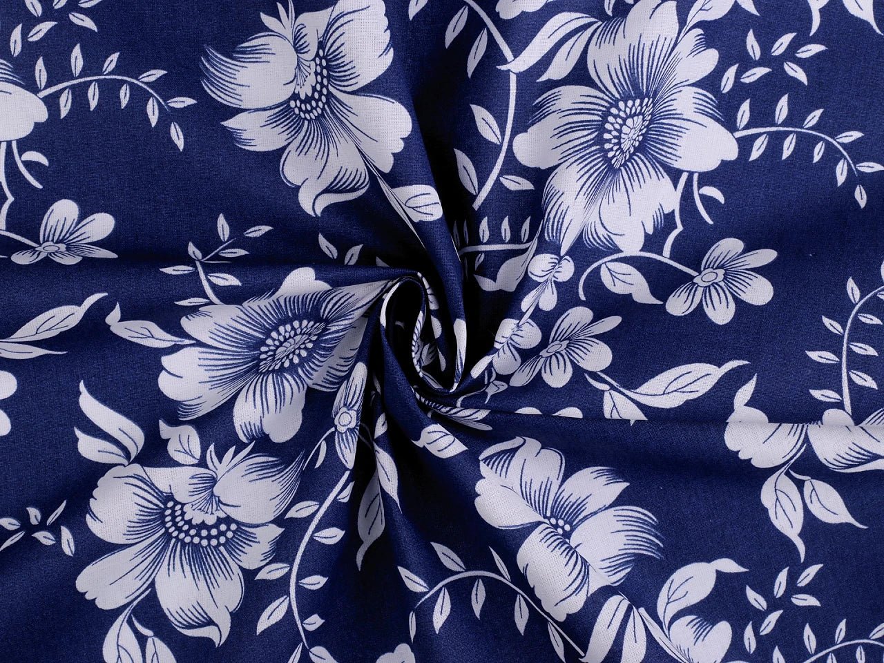 Image avec tissu 100 % coton - fleurs blanches sur fond bleu 125 g/m² – disponible chez Šarlotes audumi