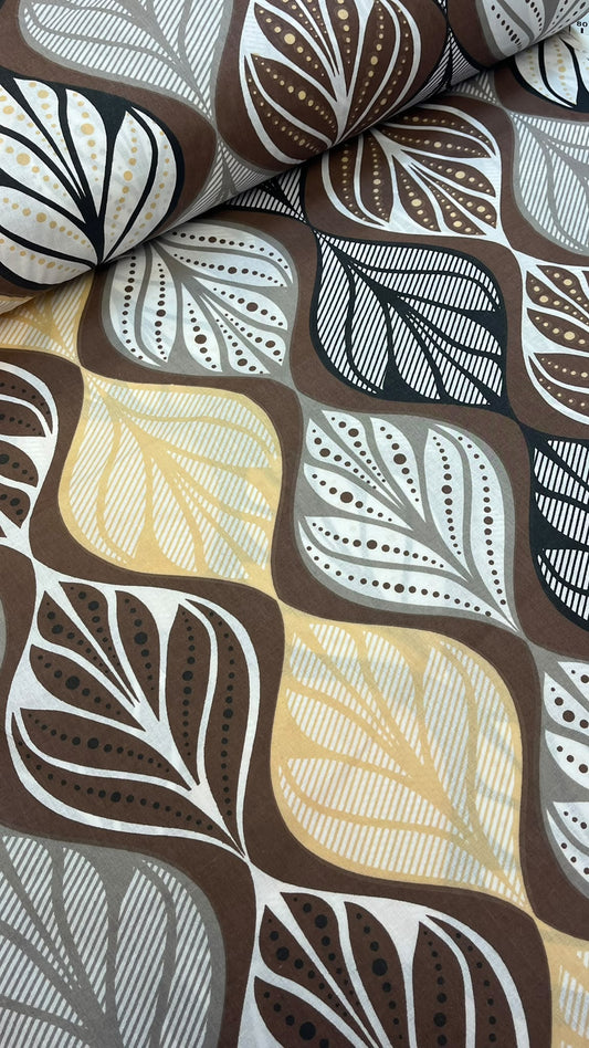 Bild mit 100% Baumwollstoff – beige-graues Blattmotiv – online erhältlich bei Šarlotes audumi