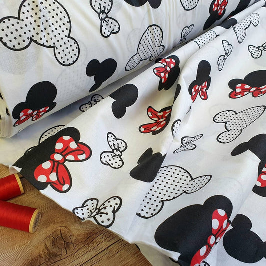 Image de tissu 100 % coton Minnie – disponible en ligne chez Šarlotes audumi