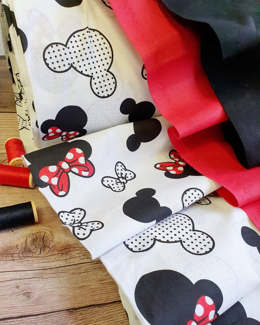 Image du tissu 100 % coton Minnie – disponible en ligne chez Šarlotes audumi