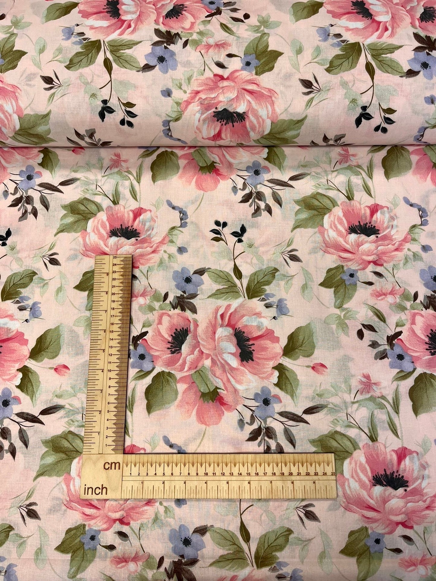 Attēls ar 100% Kokvilnas audums - peonijas 125 g/m² – pieejams Šarlotes audumi