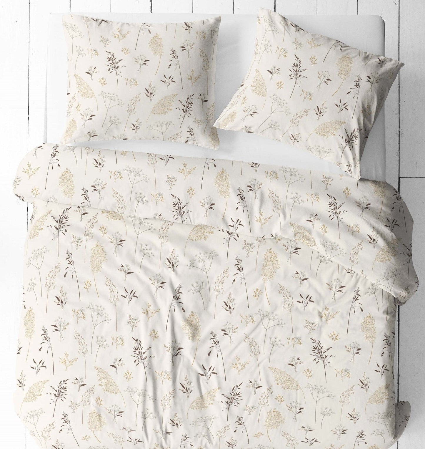 Attēls ar 100% Kokvilnas audums - pļavas zālītes uz bēša fona 125 g/m – pieejams Šarlotes audumi