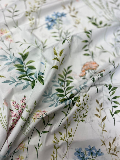 Image avec tissu 100 % coton - plantes de prairie 125 g/m² – disponible chez Tissus Charlotte