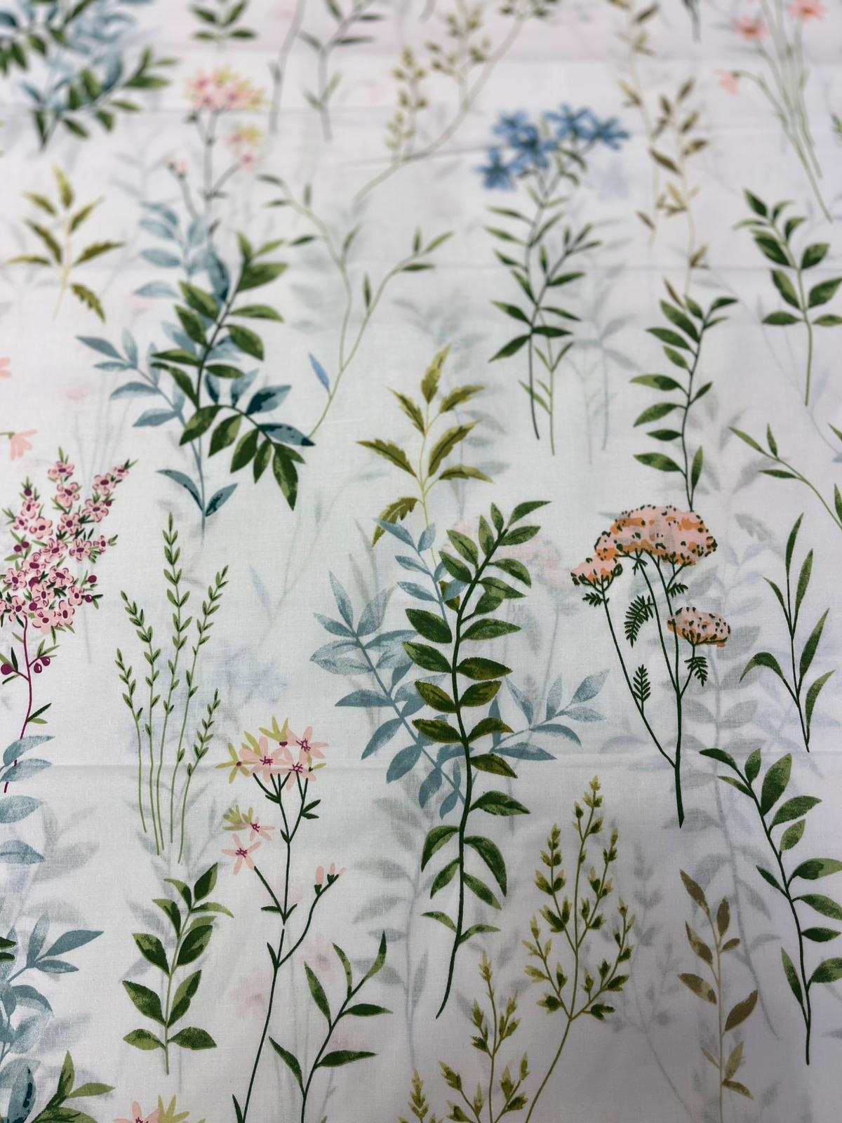 Attēls ar 100% Kokvilnas audums - pļavu augi 125 g/m² – pieejams Šarlotes audumi