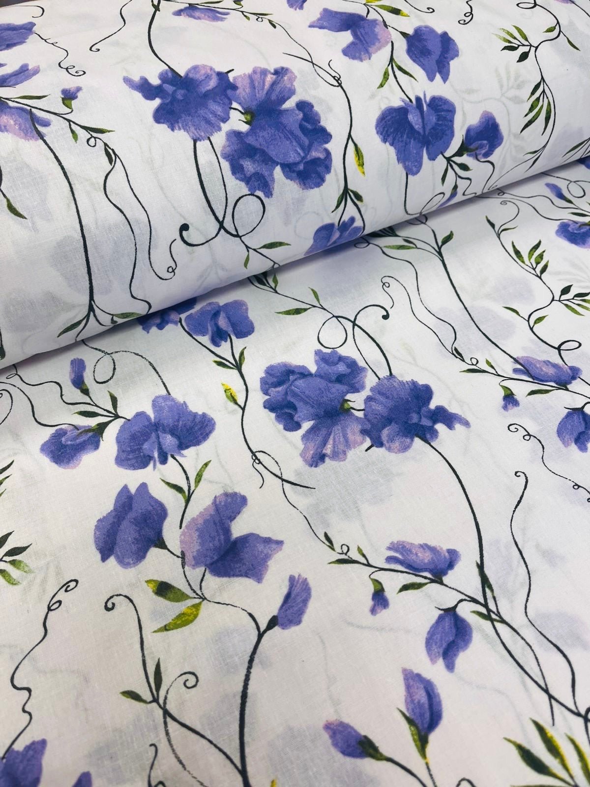 Attēls ar 100% Kokvilnas audums - puķu zirņi 125 g/m² – pieejams Šarlotes audumi