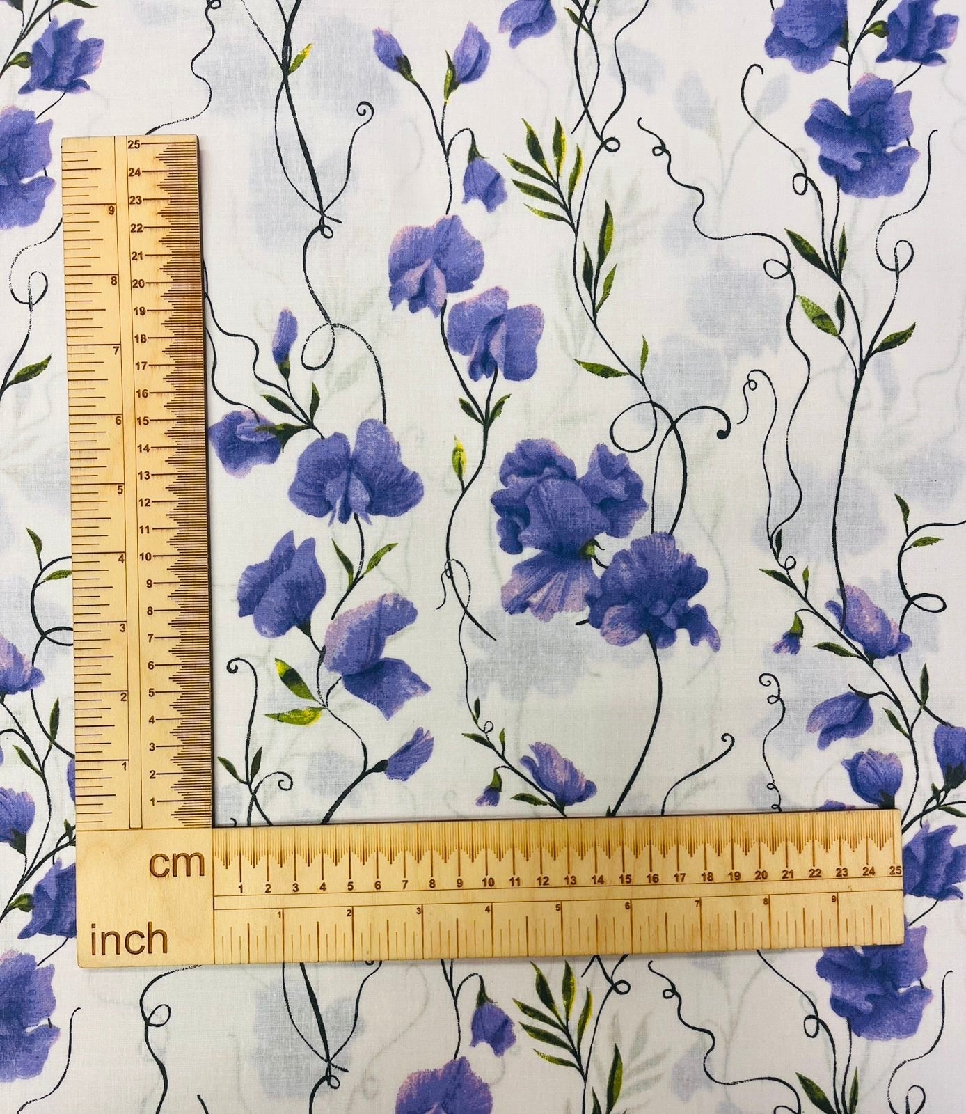 Attēls ar 100% Kokvilnas audums - puķu zirņi 125 g/m² – pieejams Šarlotes audumi