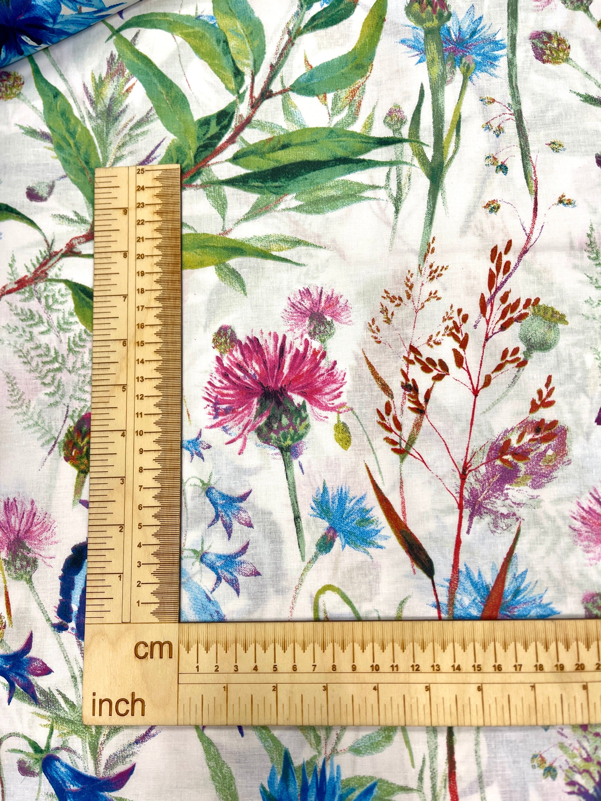 Attēls ar 100% Kokvilnas audums - rudzupuķes 125 g/m² – pieejams Šarlotes audumi