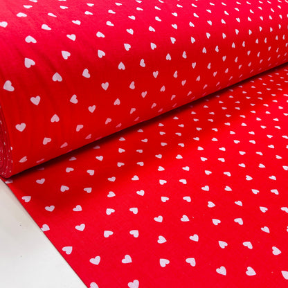100 % tissu en coton - petits cœurs sur fond rouge 125 g/m