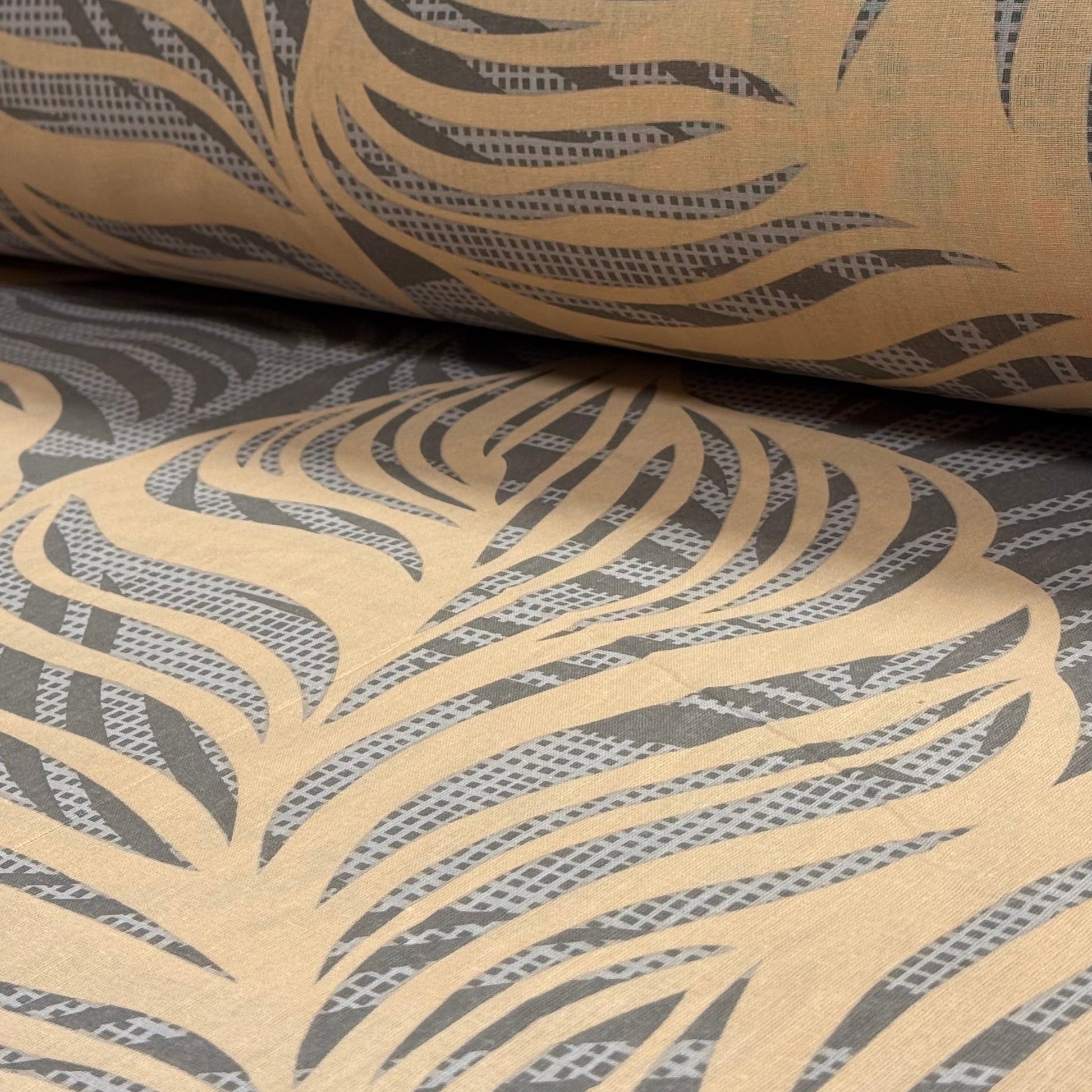 Visuel avec tissu 100 % coton - matin des palmiers sur sable 220cm 146 g/m² – disponible chez Šarlotes audumi