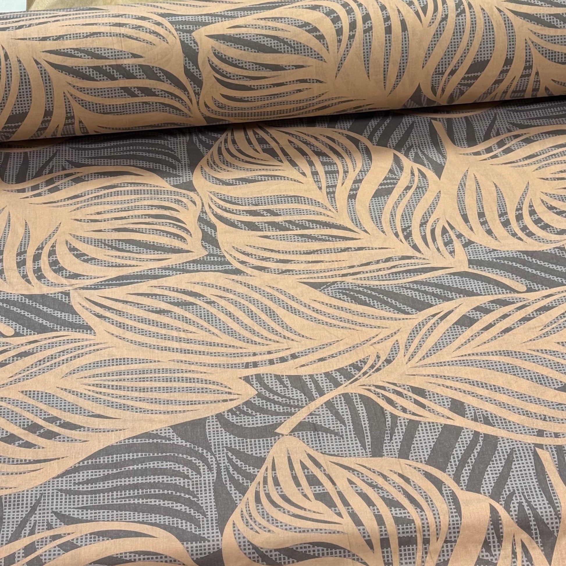 Tissu 100 % coton - matin de palmier sable 220cm 146 g/m² – disponible chez Šarlotes audumi