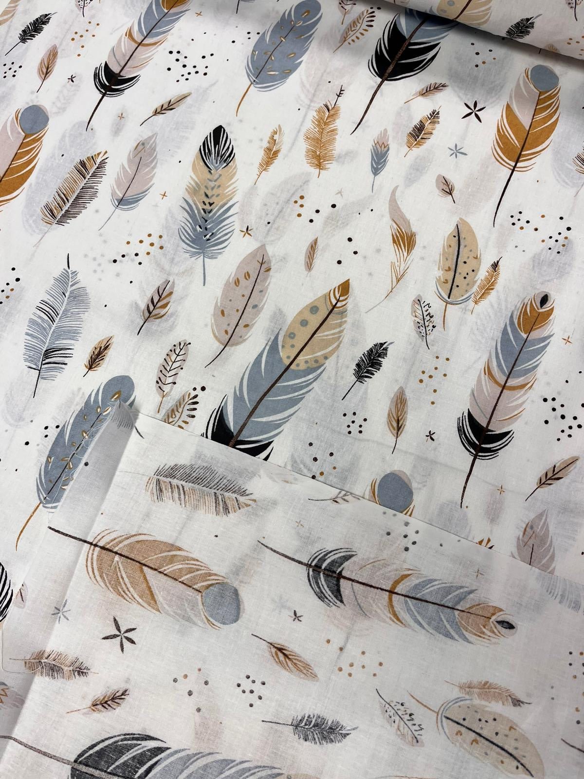 Attēls ar 100% Kokvilnas audums - spalvas 125 g/m² – pieejams Šarlotes audumi