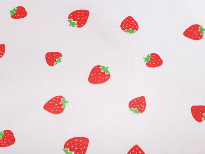 Image of 100% cotton strawberry fabric, 125 g/m² – available at Šarlotes audumi